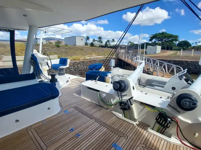 Catana 65