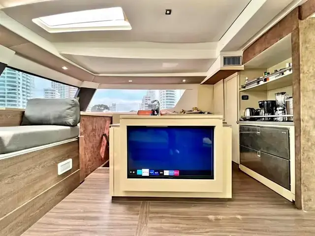 Fountaine Pajot Ipanaema 58 Power Catamaran