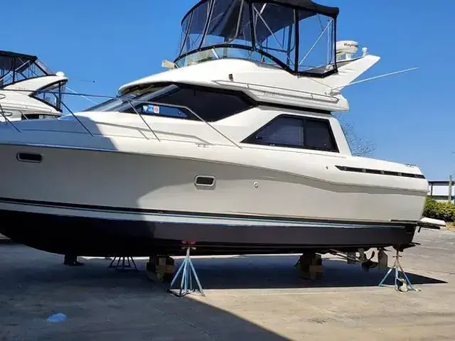 Bayliner Avanti 3488 Command Bridge