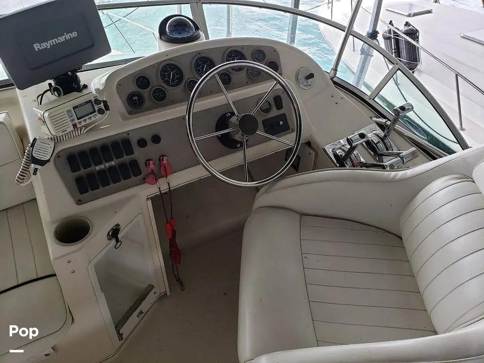 1997 Bayliner avanti 3488 command bridge