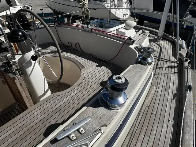 Hallberg-Rassy 352