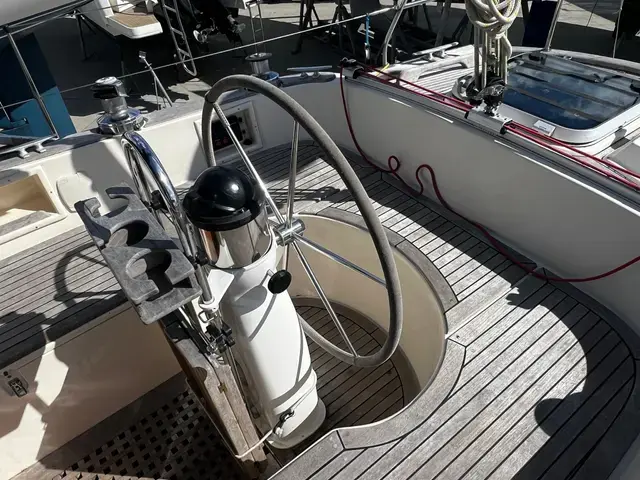 Hallberg-Rassy 352