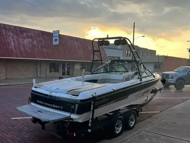 Malibu 23 Sunscape LSV