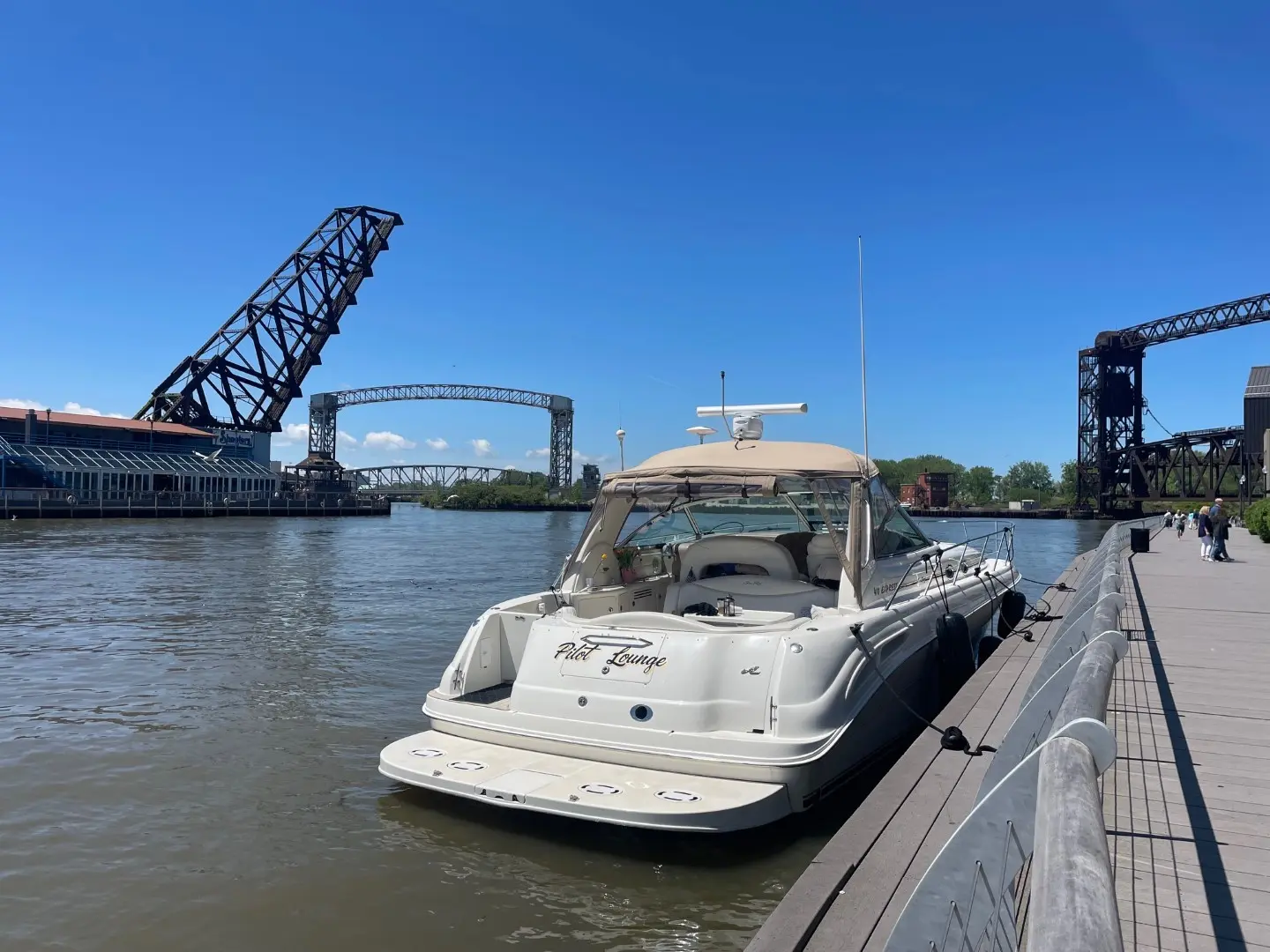 2000 Sea Ray 410 express cruiser