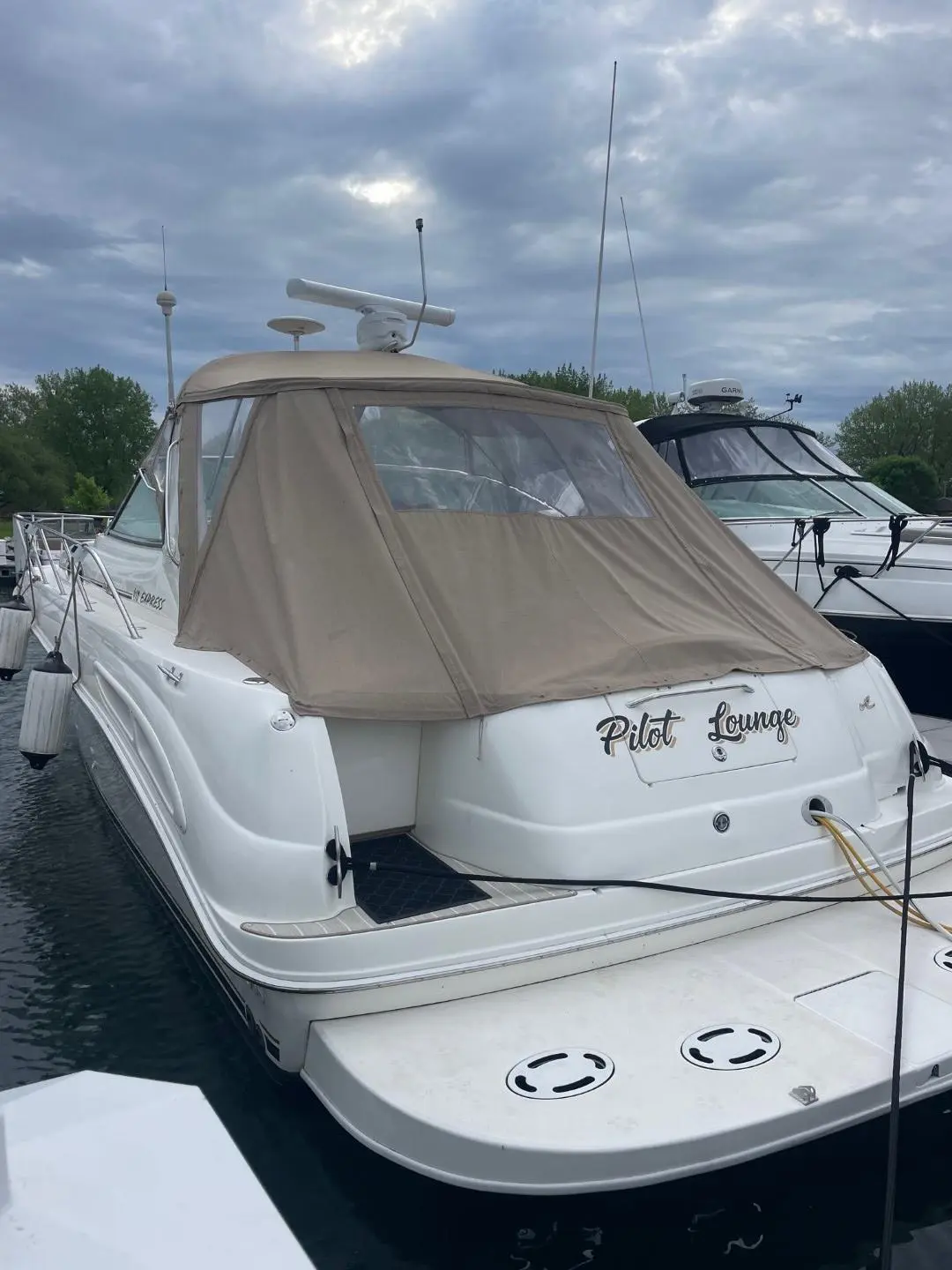 2000 Sea Ray 410 express cruiser