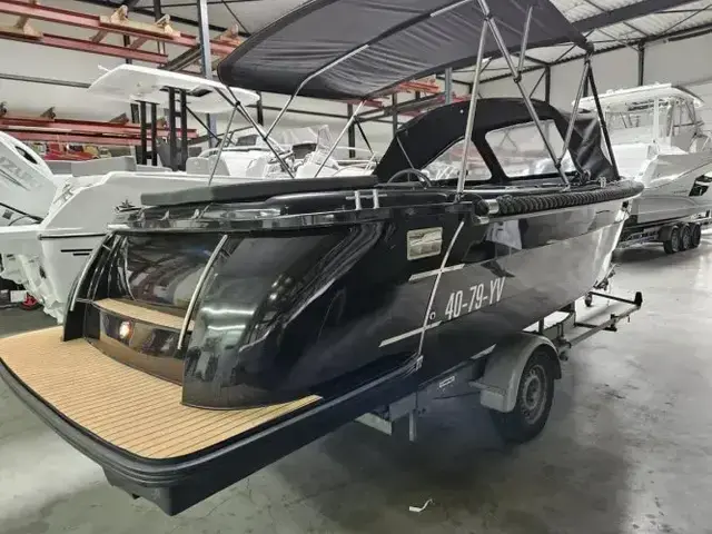 Topcraft 605 Tender