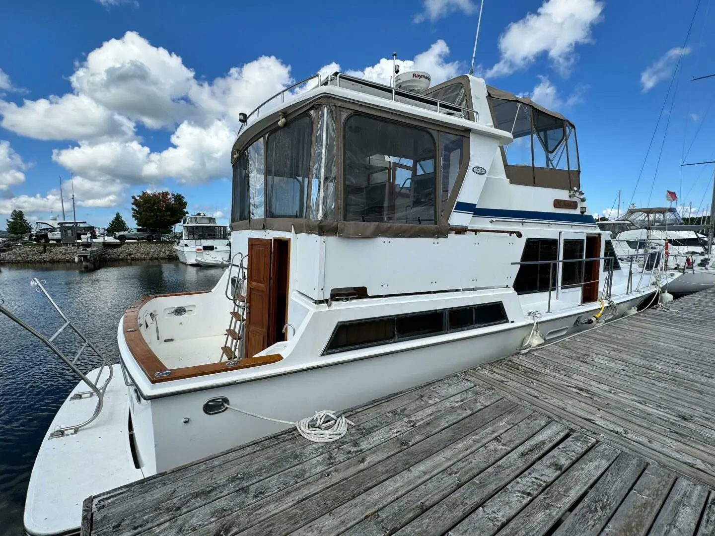 1987 Marine Trader 47 tradewinds cockpit motor yacht