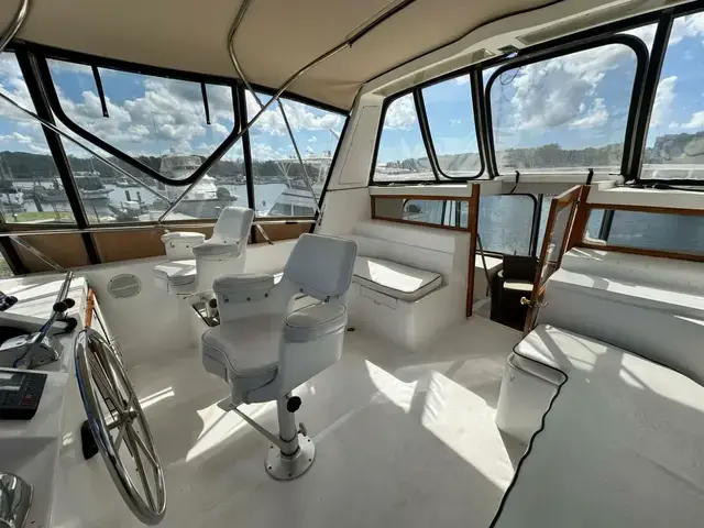 Trader 47 Tradewinds Cockpit Motor Yacht