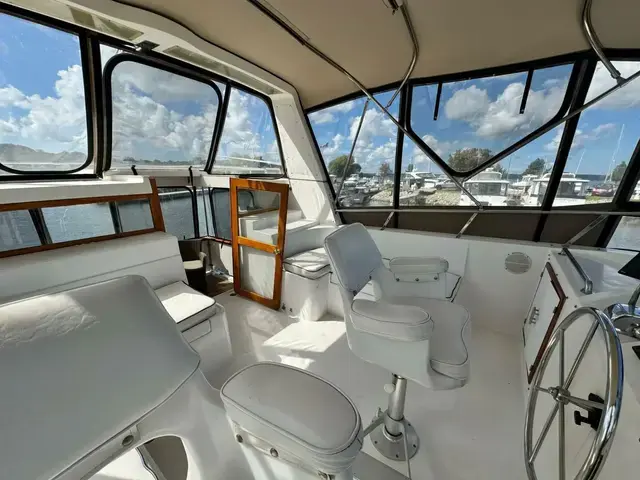 Trader 47 Tradewinds Cockpit Motor Yacht