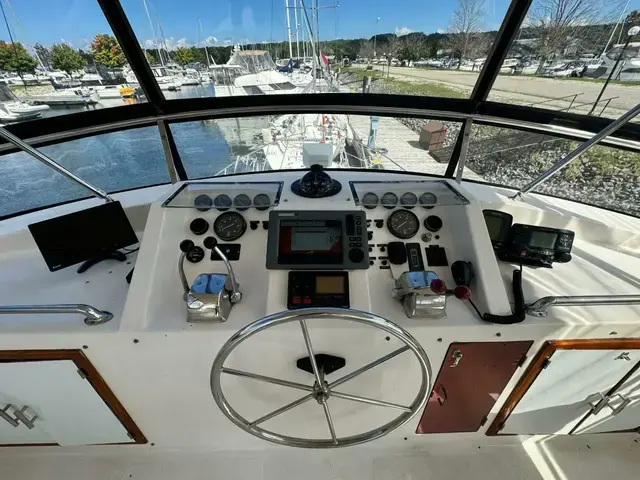 Trader 47 Tradewinds Cockpit Motor Yacht