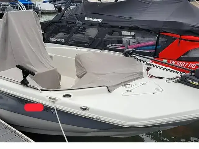 NauticStar Boats 211 Hybrid