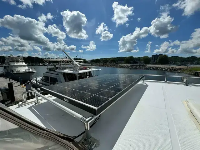 Trader 47 Tradewinds Cockpit Motor Yacht