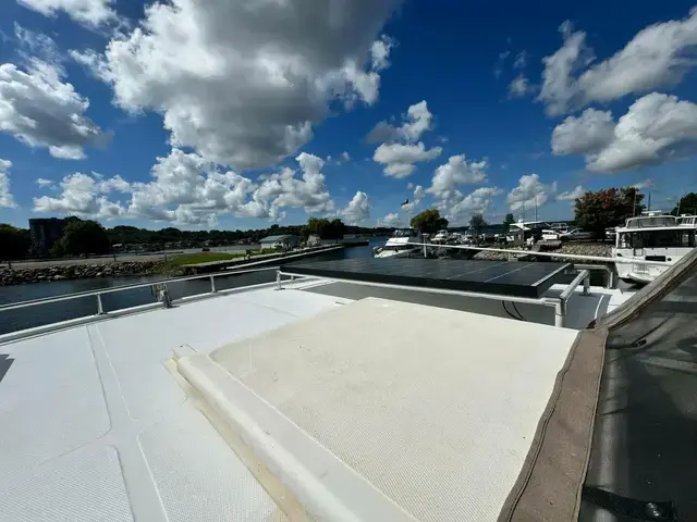 Trader 47 Tradewinds Cockpit Motor Yacht