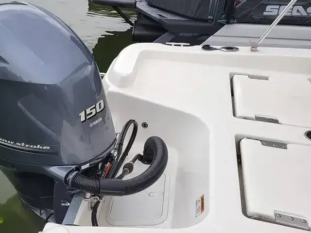 NauticStar Boats 211 Hybrid