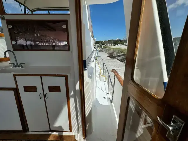 Trader 47 Tradewinds Cockpit Motor Yacht