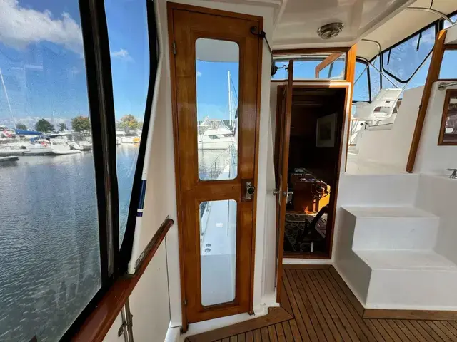 Trader 47 Tradewinds Cockpit Motor Yacht