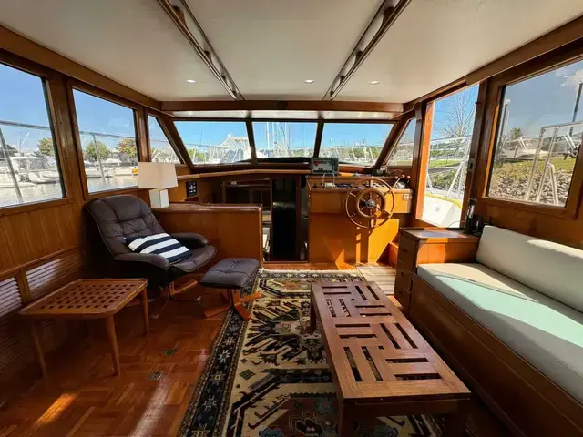 Trader 47 Tradewinds Cockpit Motor Yacht