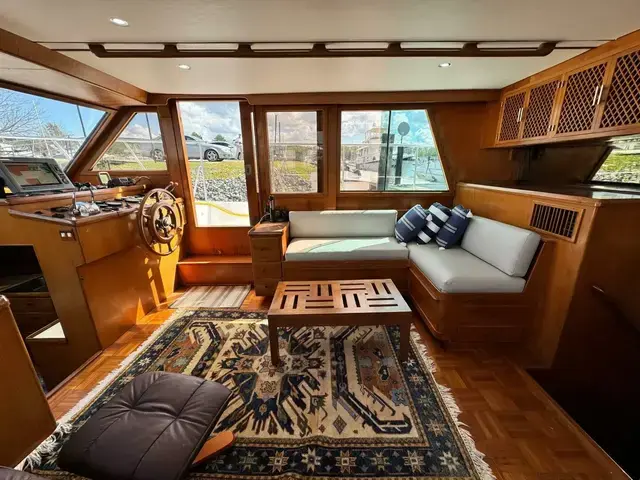 Trader 47 Tradewinds Cockpit Motor Yacht