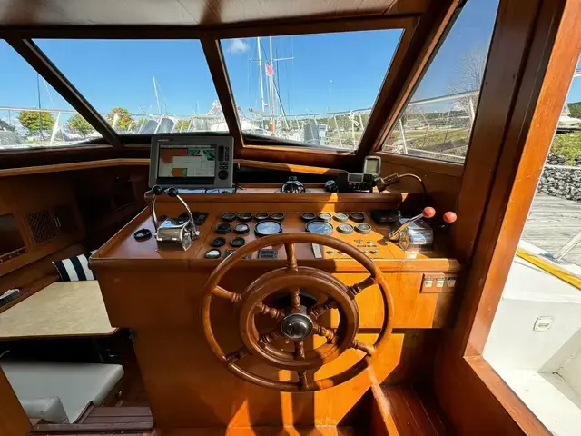 Trader 47 Tradewinds Cockpit Motor Yacht