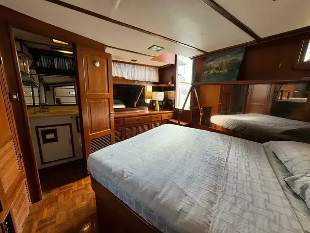 Trader 47 Tradewinds Cockpit Motor Yacht