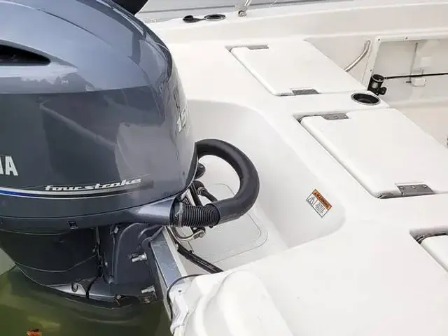 NauticStar Boats 211 Hybrid