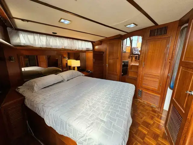 Trader 47 Tradewinds Cockpit Motor Yacht