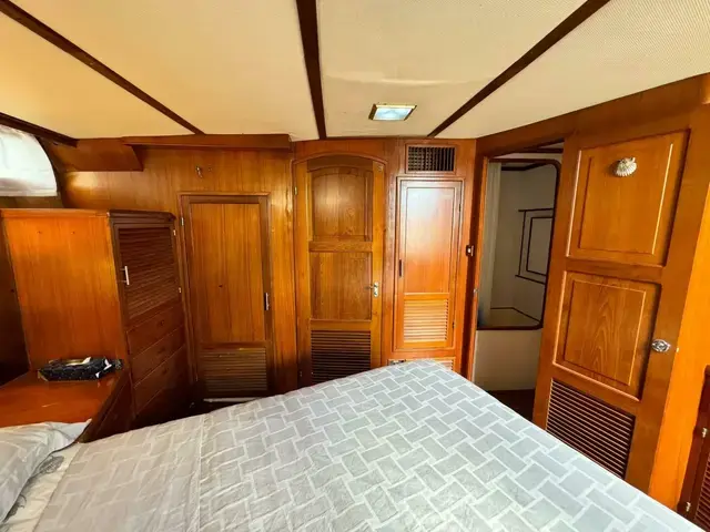 Trader 47 Tradewinds Cockpit Motor Yacht