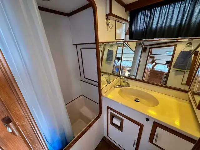 Trader 47 Tradewinds Cockpit Motor Yacht