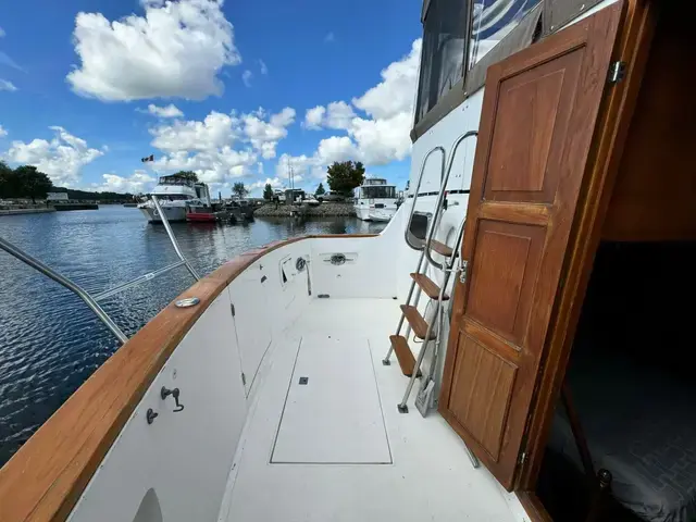 Trader 47 Tradewinds Cockpit Motor Yacht