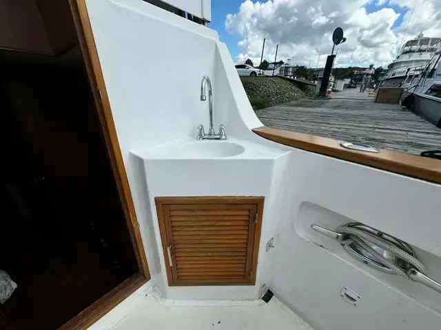 Trader 47 Tradewinds Cockpit Motor Yacht