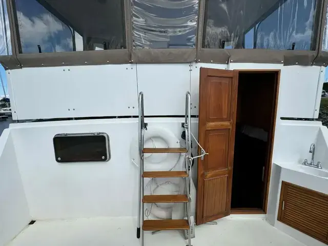 Trader 47 Tradewinds Cockpit Motor Yacht