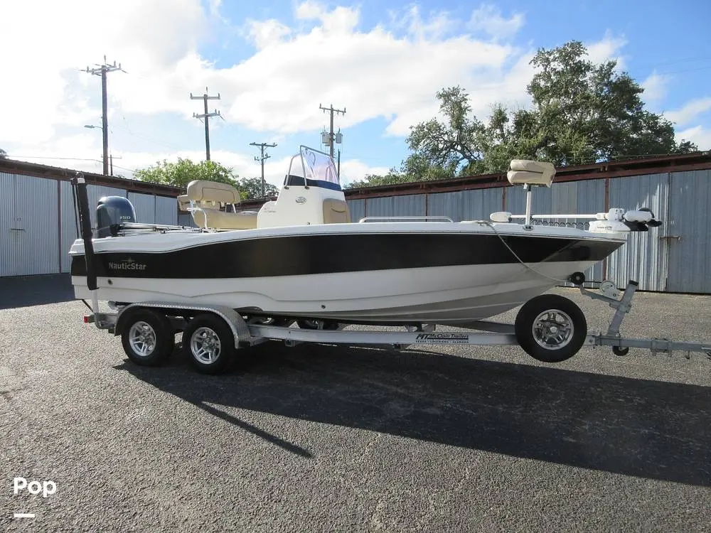 2020 Nauticstar 211 hybrid