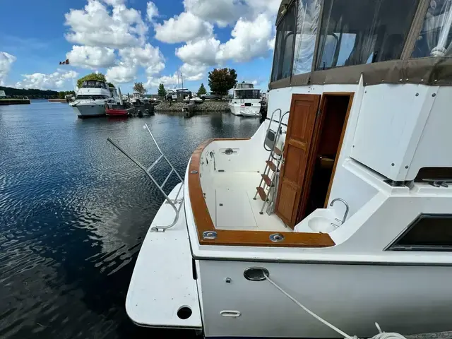 Trader 47 Tradewinds Cockpit Motor Yacht