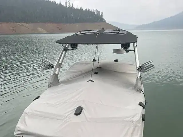 Malibu Wakesetter 22 LSV