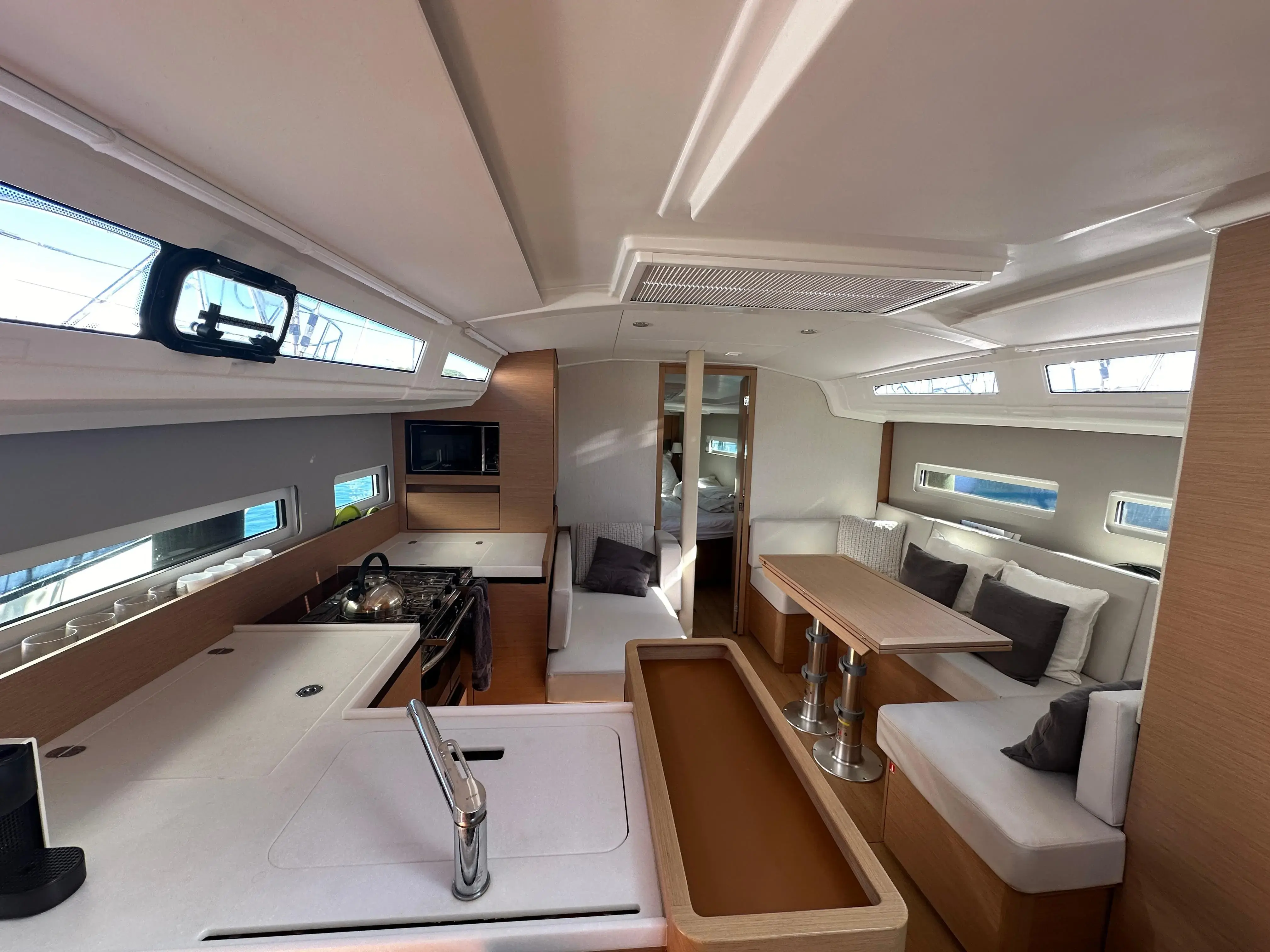 2021 Jeanneau sun odyssey 410