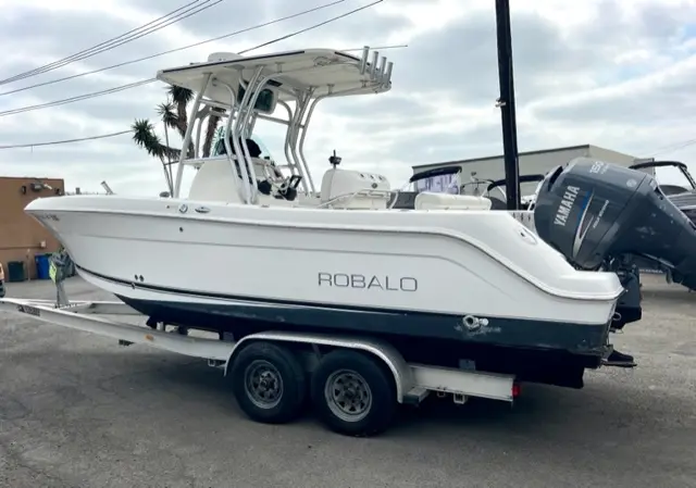 2008 Robalo 240