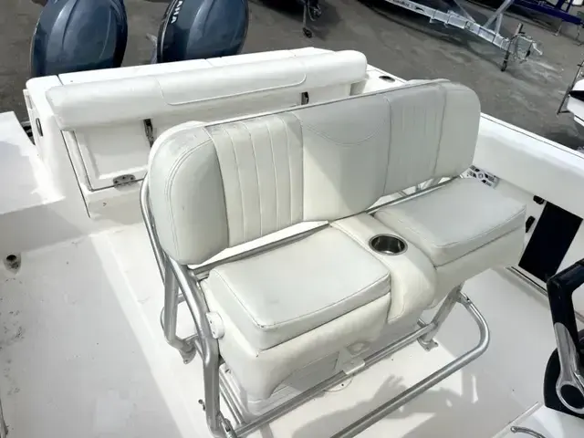 Robalo 240