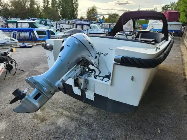 Maxima boats 490