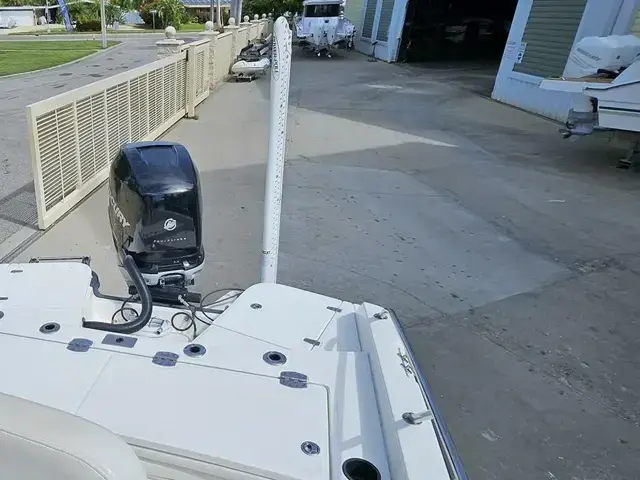 Boston Whaler 240 Dauntless