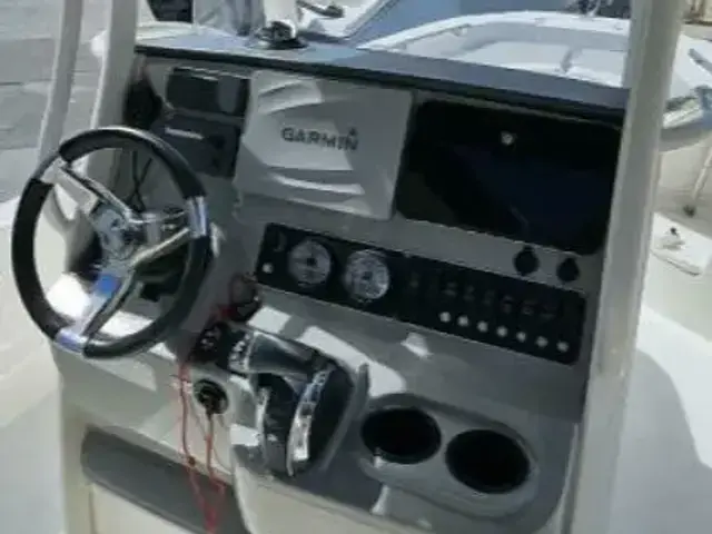 Boston Whaler 240 Dauntless