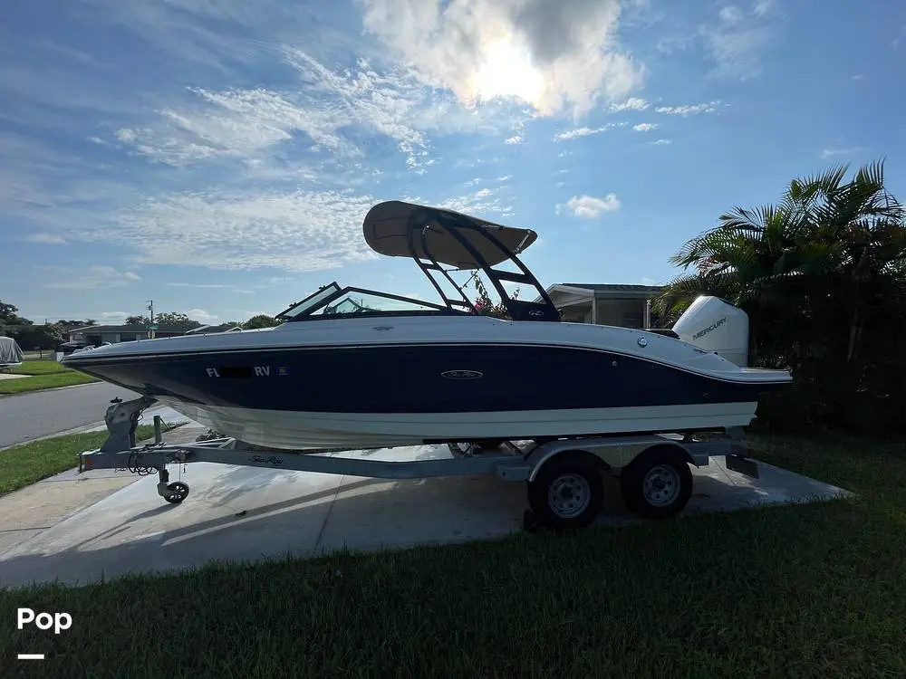 2019 Sea Ray 210 spx