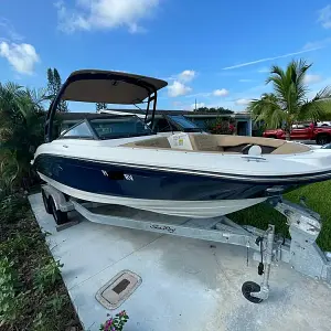 2019 Sea Ray 210 SPX