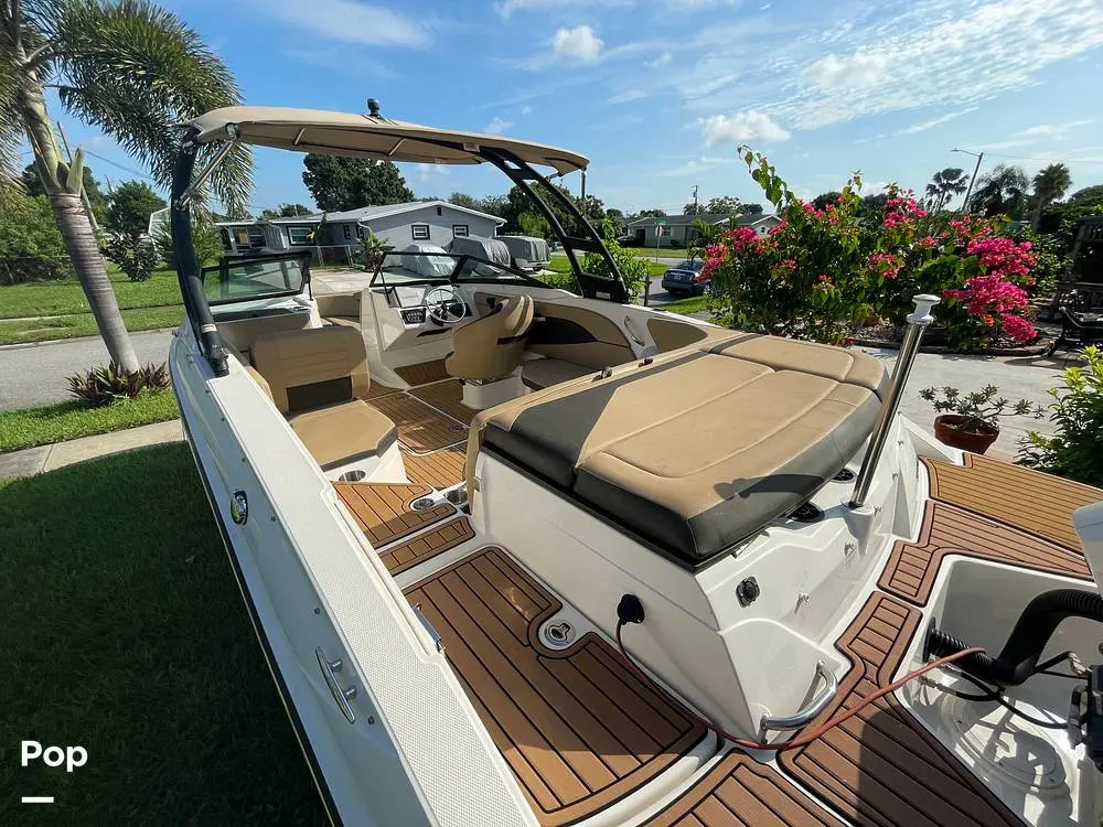 2019 Sea Ray 210 spx