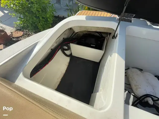 Sea Ray 210 SPX