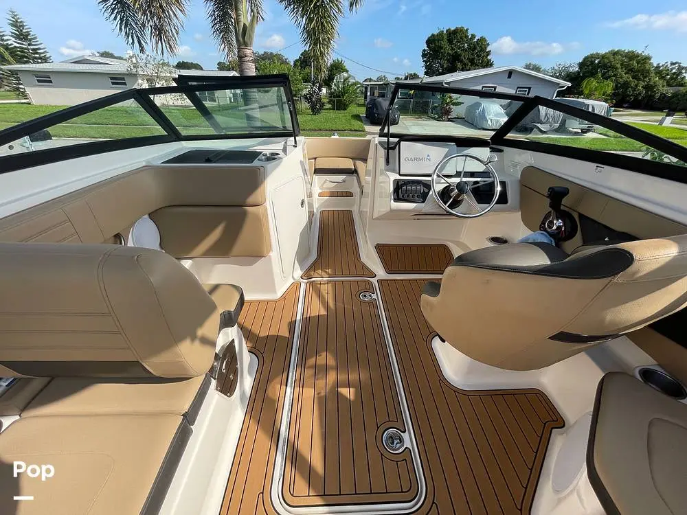 2019 Sea Ray 210 spx