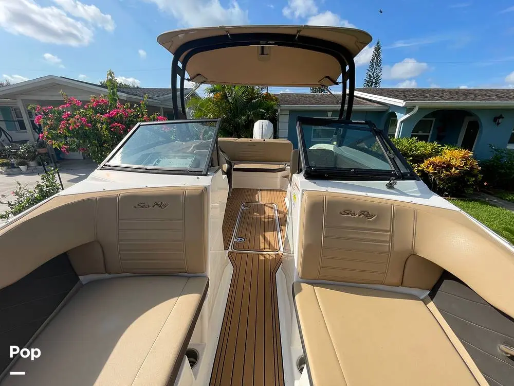 2019 Sea Ray 210 spx