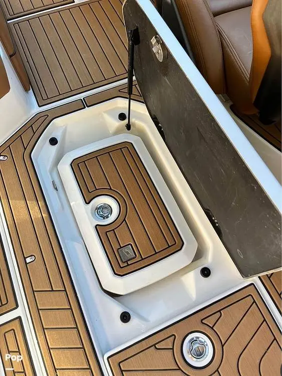 2020 Nautique g23 wakeboard board