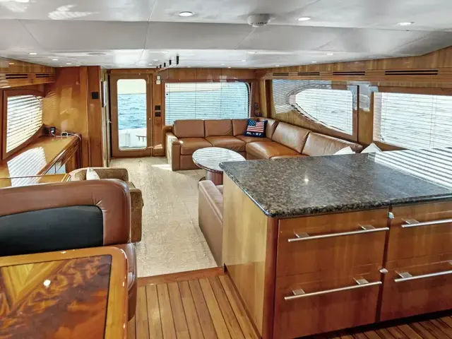 Hatteras 68 Convertible