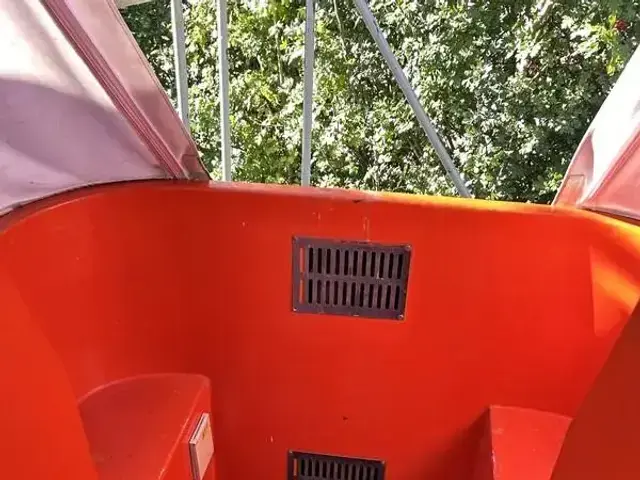 Norfolk Broads Cruiser - Boat