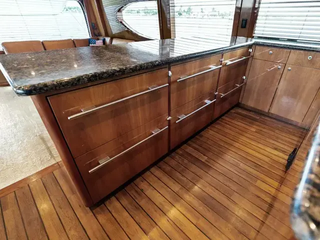 Hatteras 68 Convertible